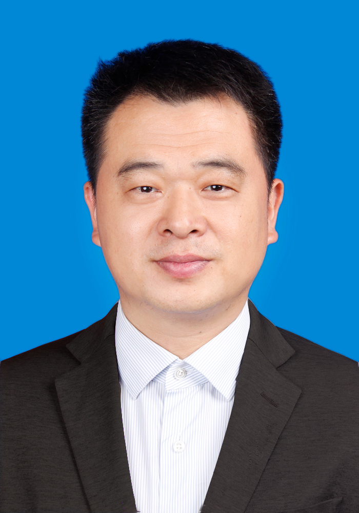 插入一张像素较高的蓝/红底免冠证件照(如不会插入照片请将电子照片单独发刘叶楠)